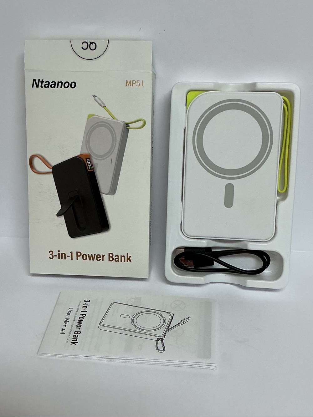 White 3-in-1 Magnetic Wireless Power Bank
